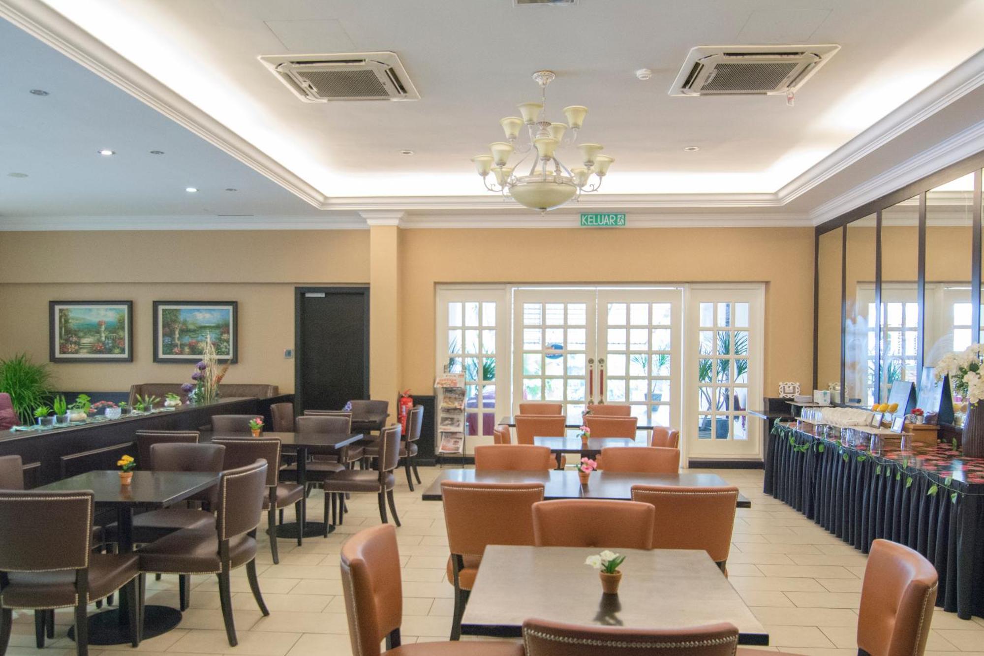 Merdeka Hotel Клуанг Екстер'єр фото