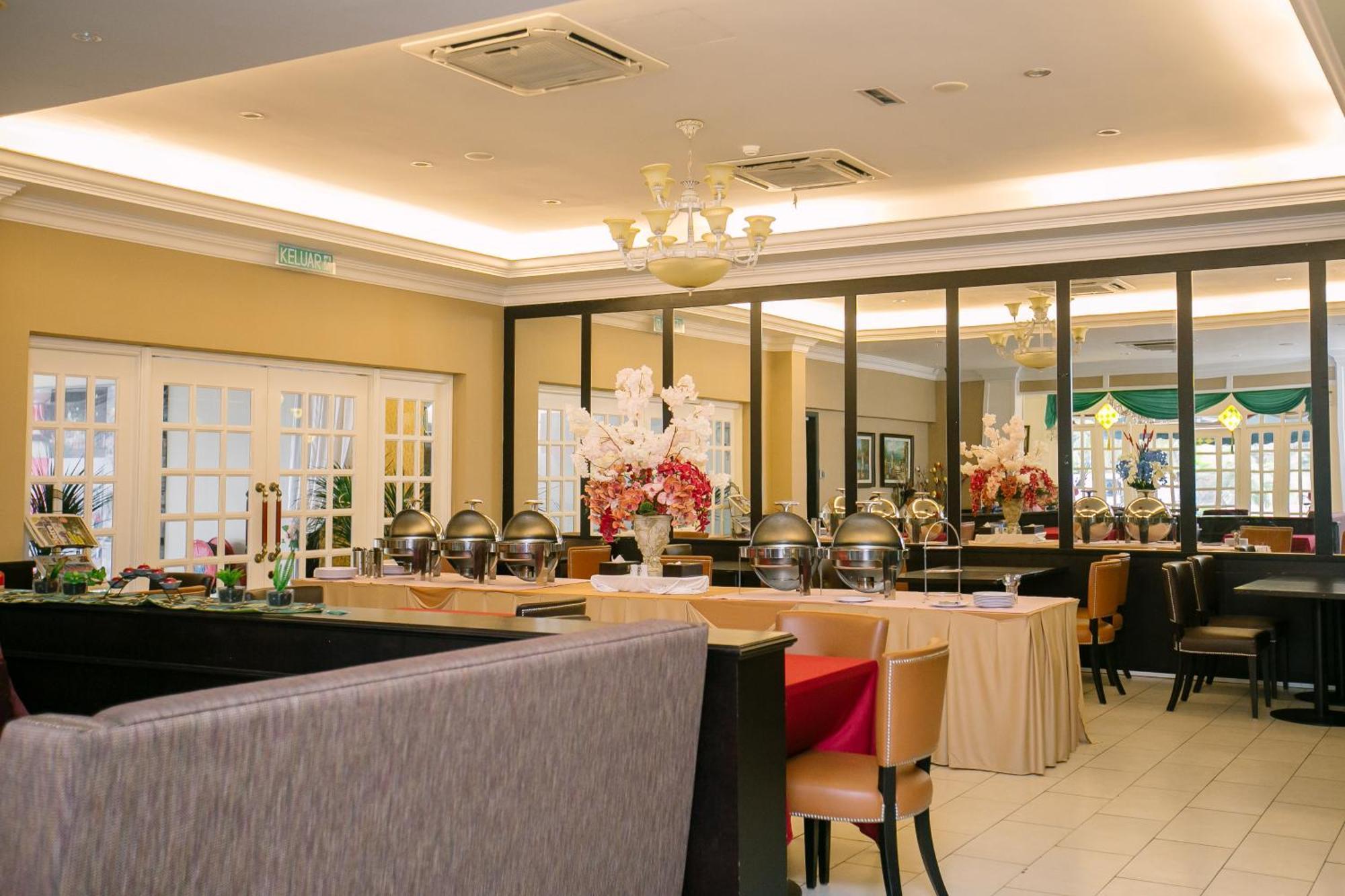 Merdeka Hotel Клуанг Екстер'єр фото