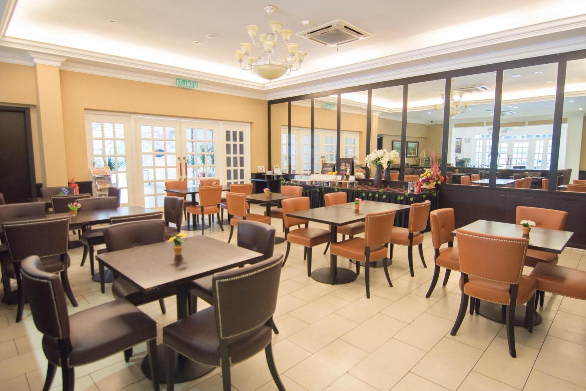 Merdeka Hotel Клуанг Екстер'єр фото
