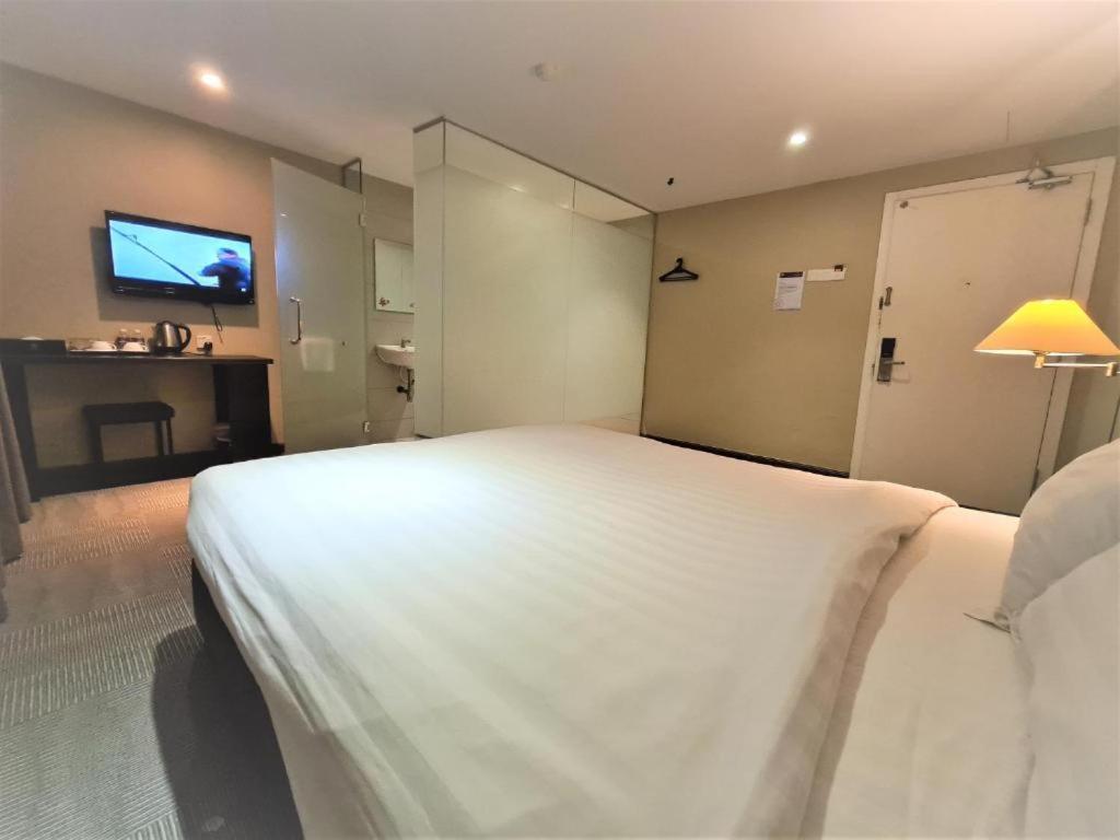 Merdeka Hotel Клуанг Екстер'єр фото