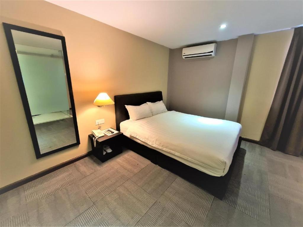 Merdeka Hotel Клуанг Екстер'єр фото