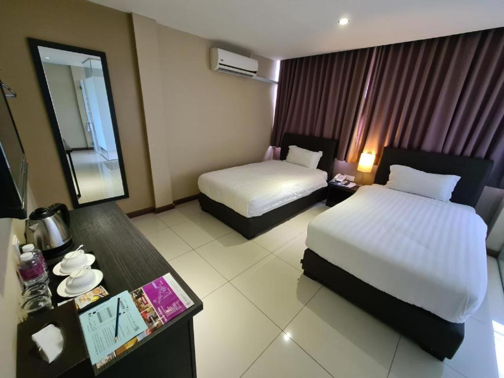 Merdeka Hotel Клуанг Екстер'єр фото