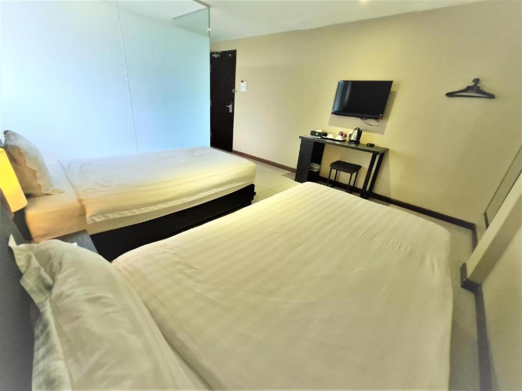 Merdeka Hotel Клуанг Екстер'єр фото