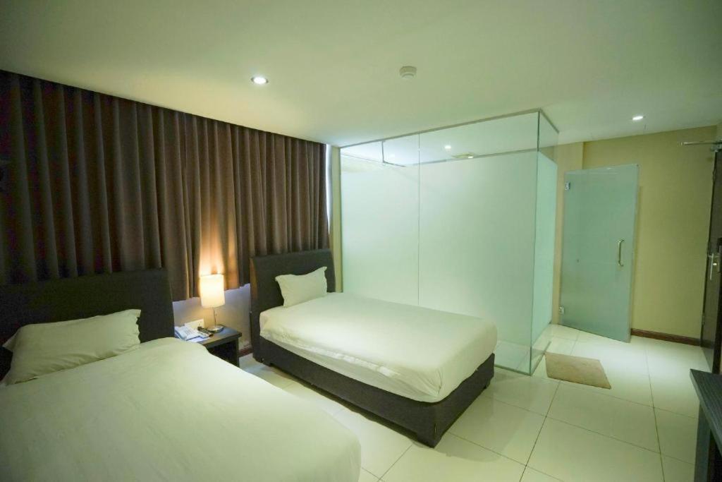 Merdeka Hotel Клуанг Екстер'єр фото
