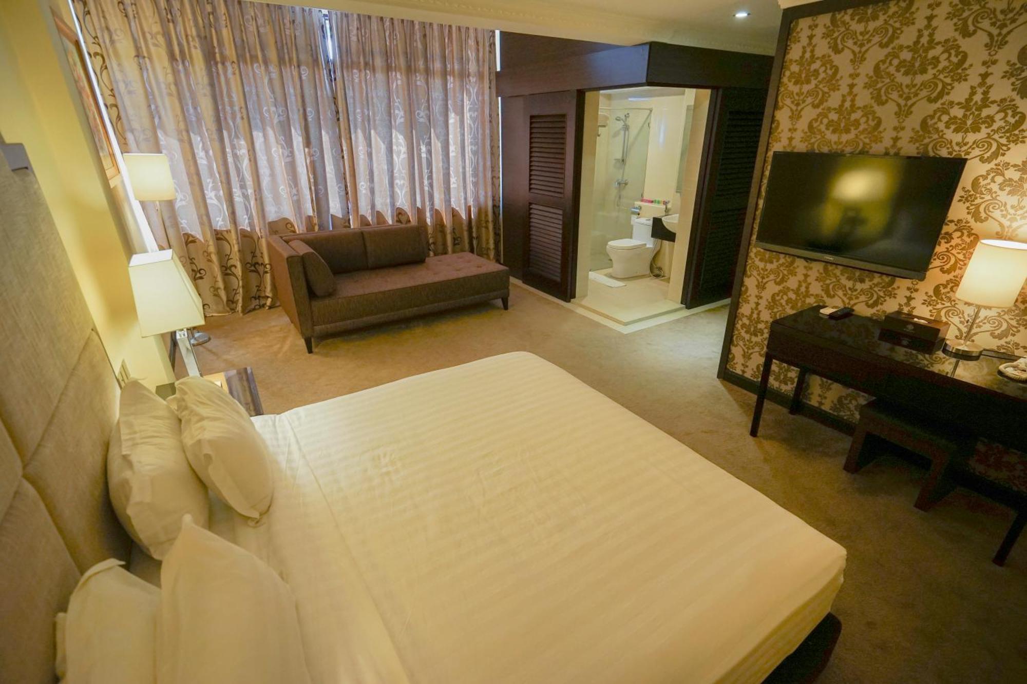 Merdeka Hotel Клуанг Екстер'єр фото