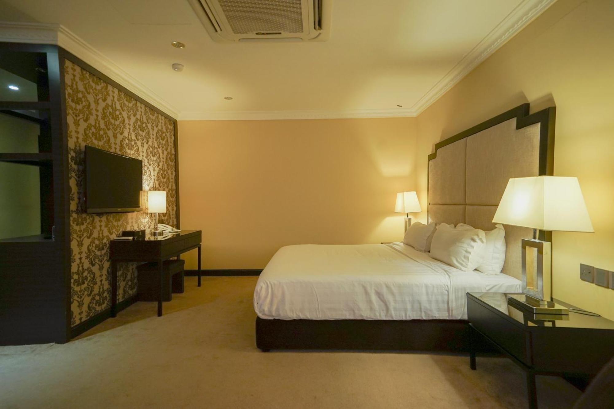 Merdeka Hotel Клуанг Екстер'єр фото