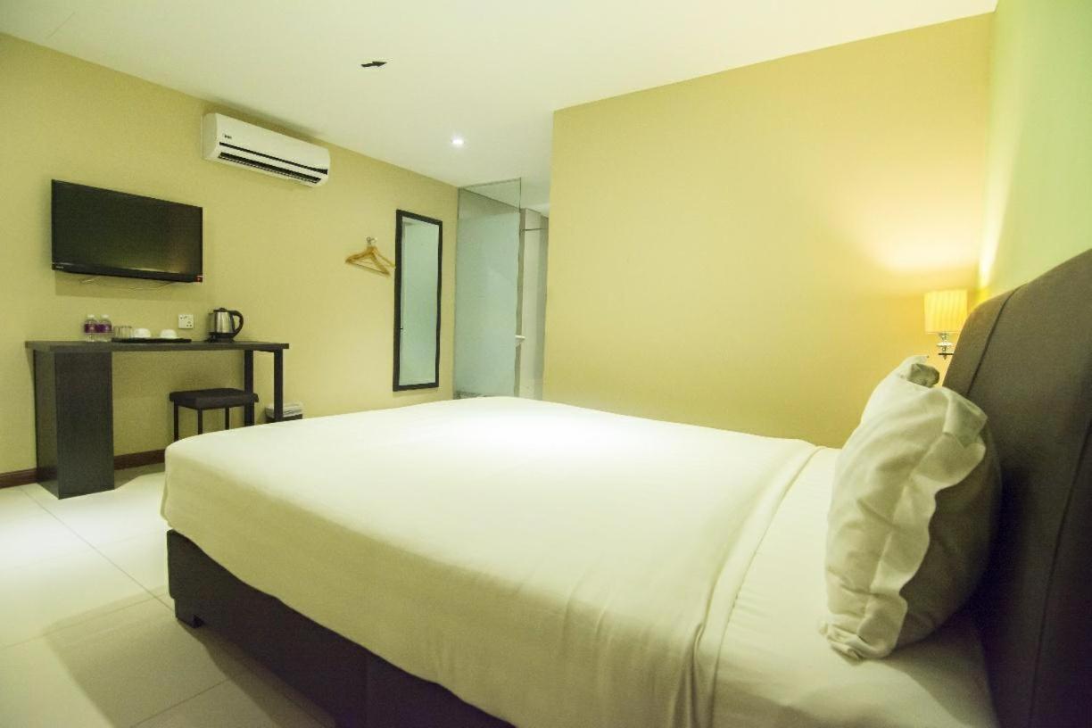 Merdeka Hotel Клуанг Екстер'єр фото