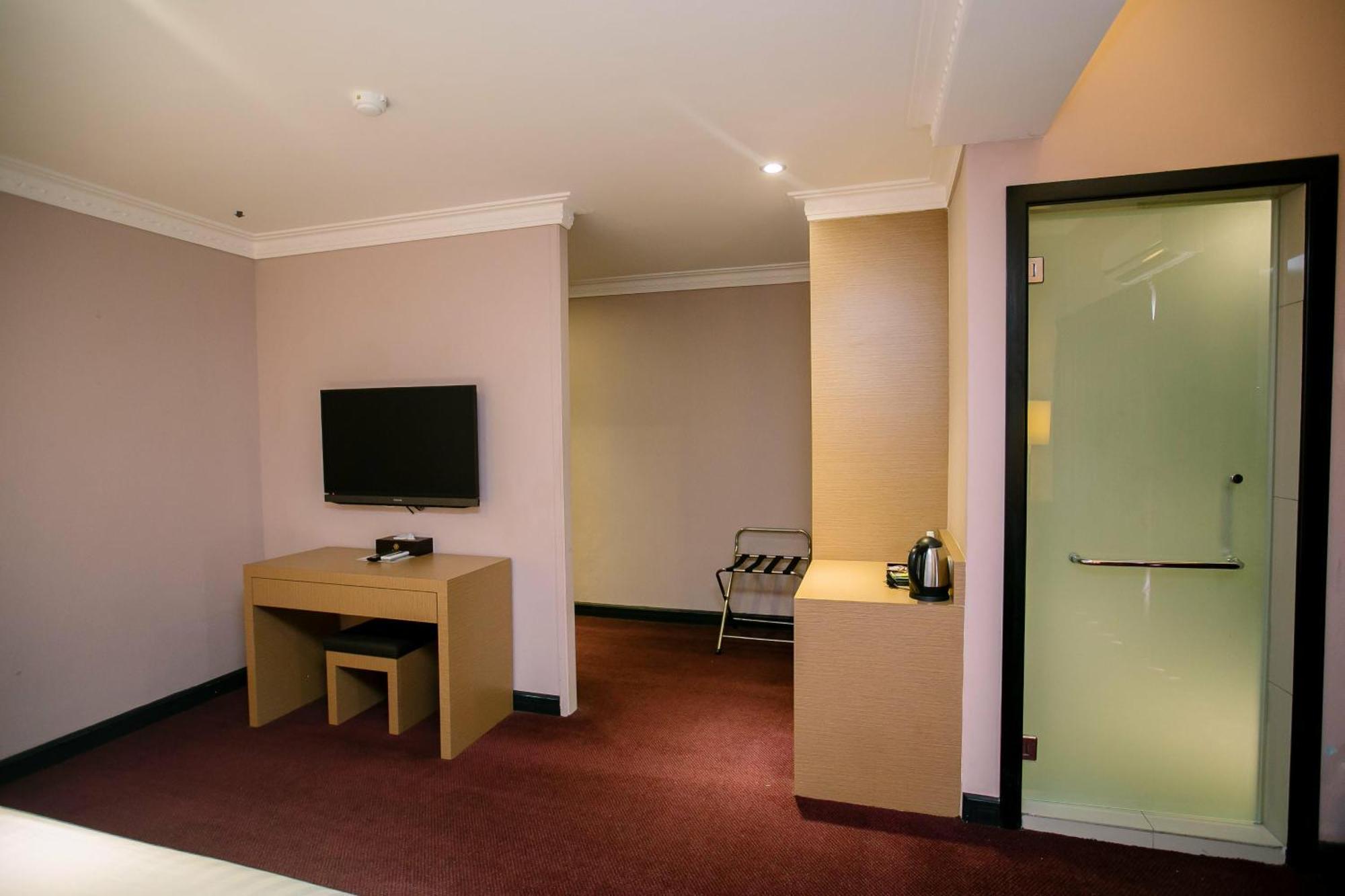 Merdeka Hotel Клуанг Екстер'єр фото