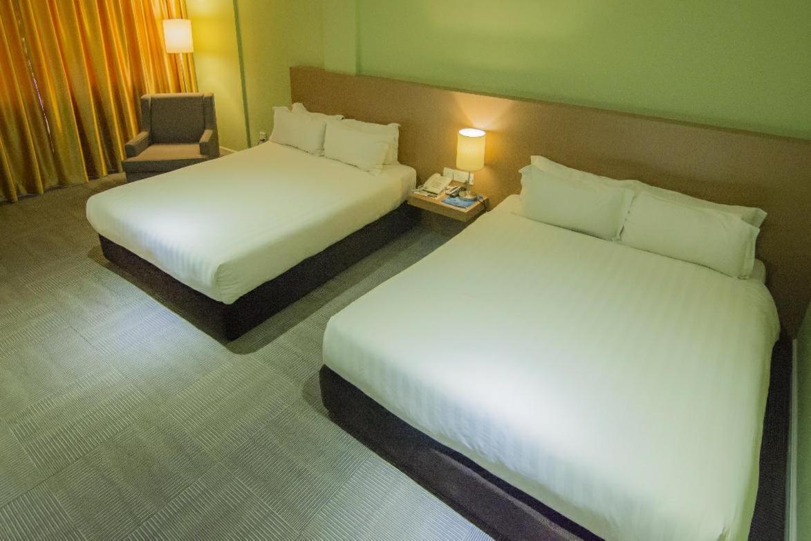Merdeka Hotel Клуанг Екстер'єр фото