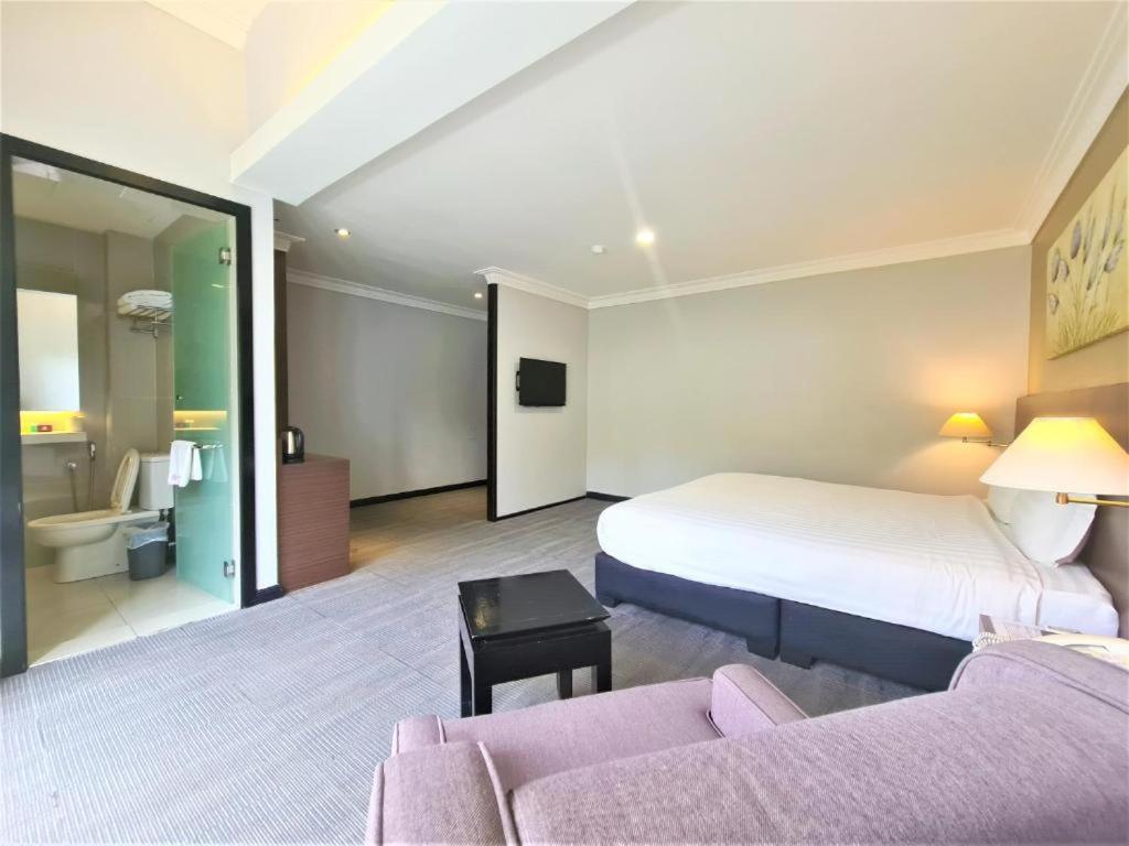 Merdeka Hotel Клуанг Екстер'єр фото