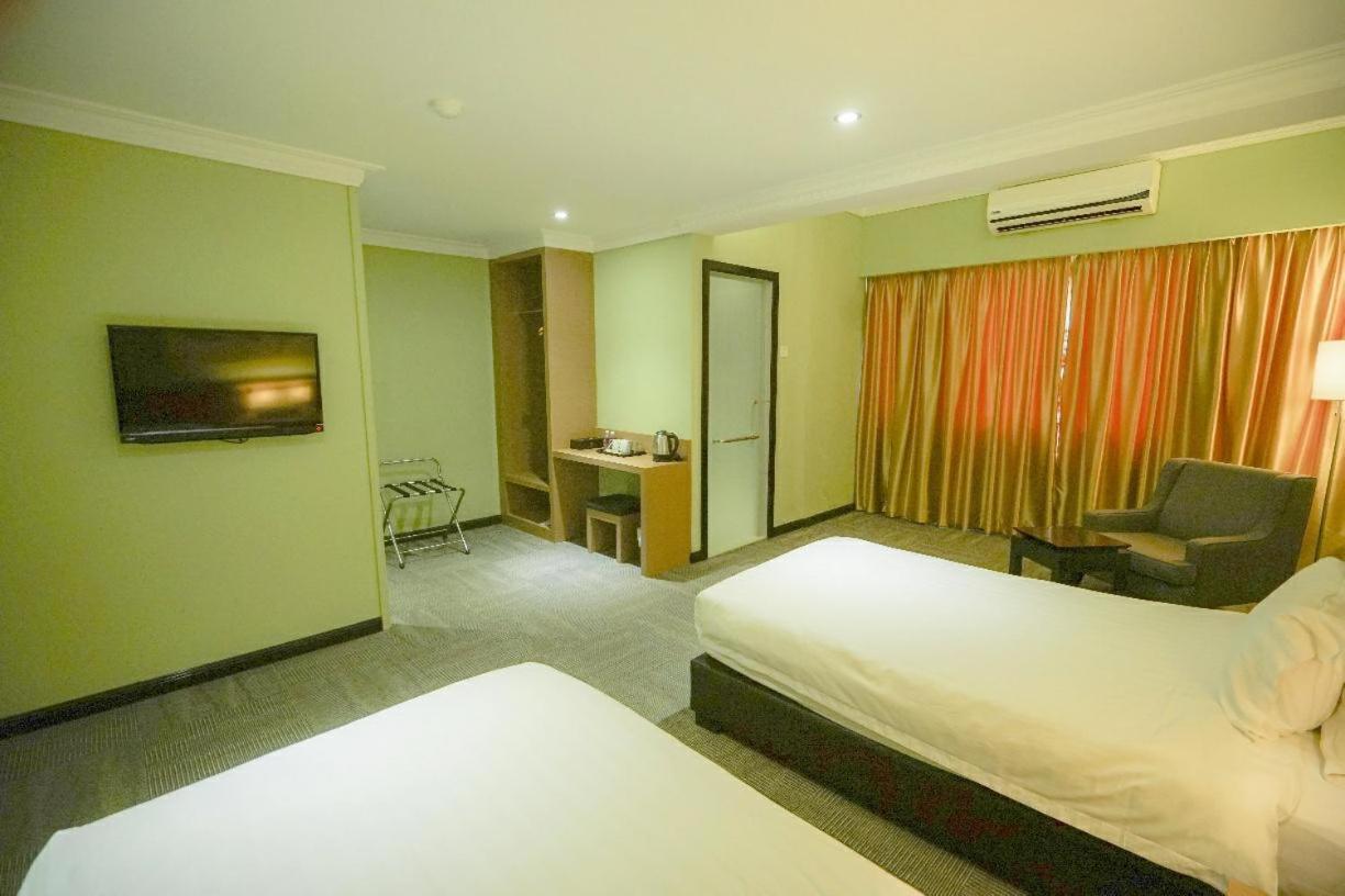 Merdeka Hotel Клуанг Екстер'єр фото