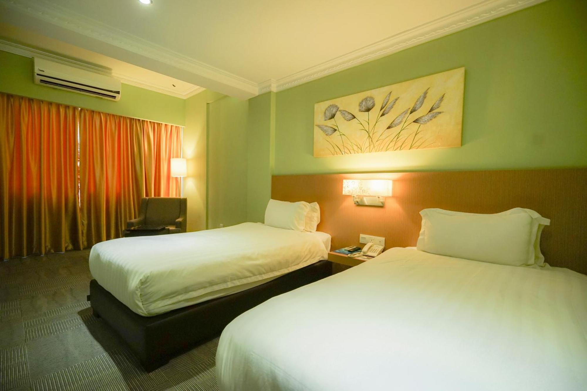 Merdeka Hotel Клуанг Екстер'єр фото
